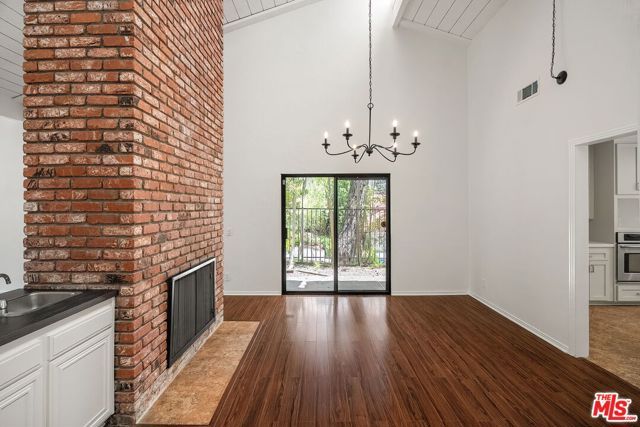 2952 Bottlebrush Drive, Los Angeles, CA 90077
