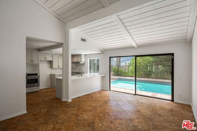 2952 Bottlebrush Drive, Los Angeles, CA 90077