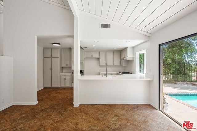 2952 Bottlebrush Drive, Los Angeles, CA 90077