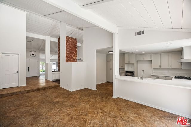 2952 Bottlebrush Drive, Los Angeles, CA 90077