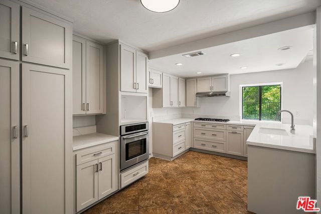 2952 Bottlebrush Drive, Los Angeles, CA 90077