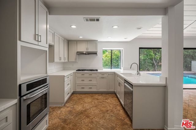 2952 Bottlebrush Drive, Los Angeles, CA 90077