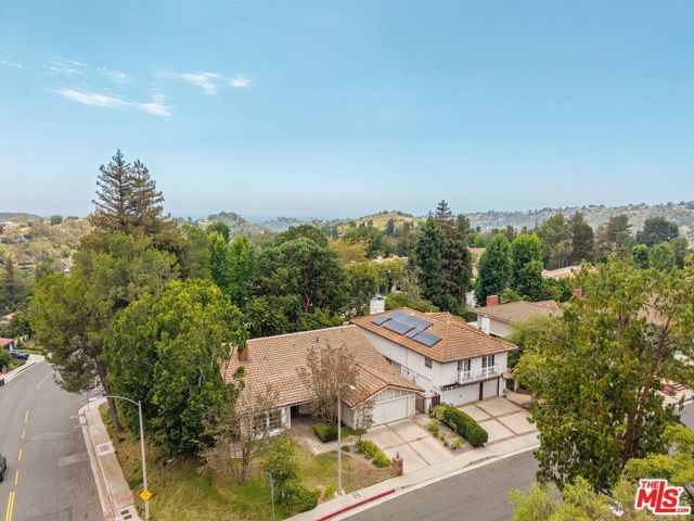2952 Bottlebrush Drive, Los Angeles, CA 90077