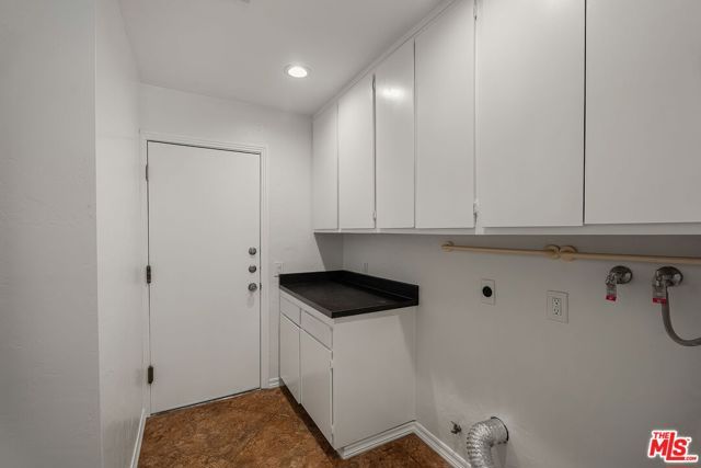 2952 Bottlebrush Drive, Los Angeles, CA 90077