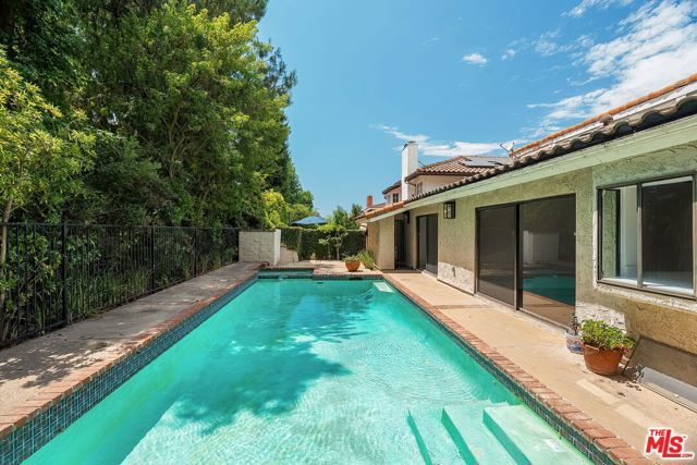 2952 Bottlebrush Drive, Los Angeles, CA 90077