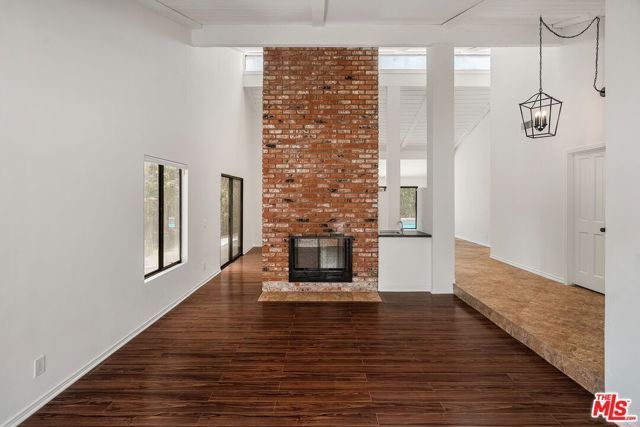 2952 Bottlebrush Drive, Los Angeles, CA 90077