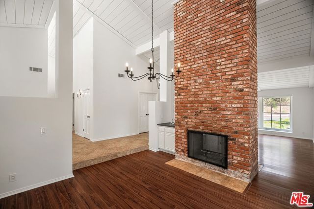 2952 Bottlebrush Drive, Los Angeles, CA 90077