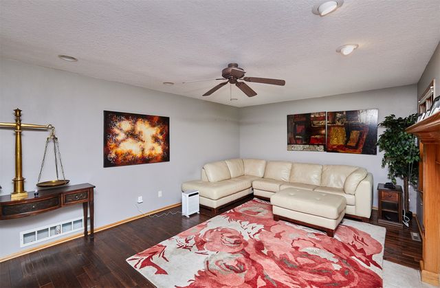 800 Spruce Street, Waukee, IA 50263