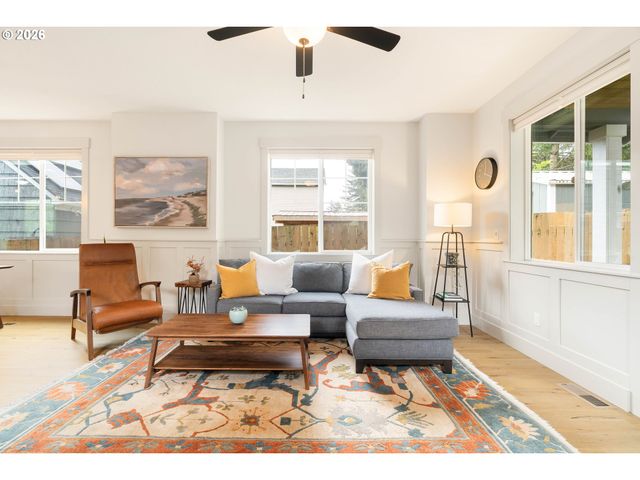 3820 Ne Roselawn St, Portland, OR 97211