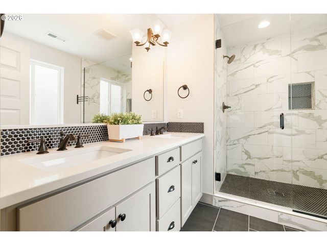 3820 Ne Roselawn St, Portland, OR 97211