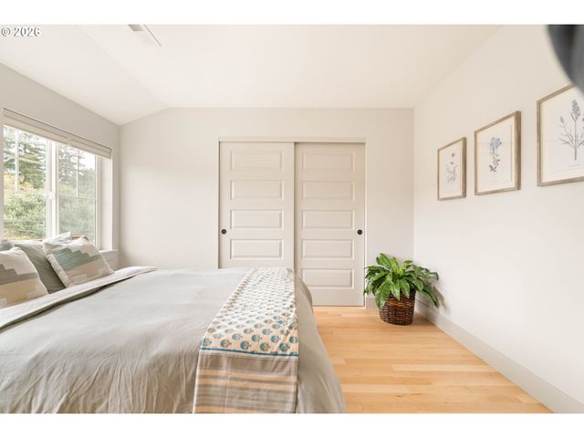 3820 Ne Roselawn St, Portland, OR 97211