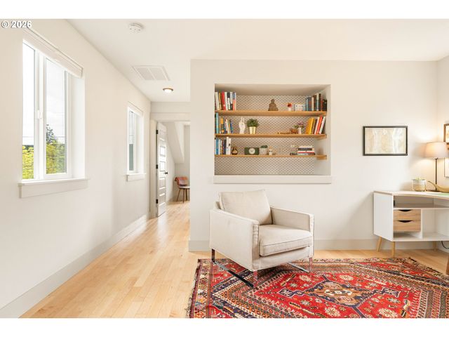 3820 Ne Roselawn St, Portland, OR 97211