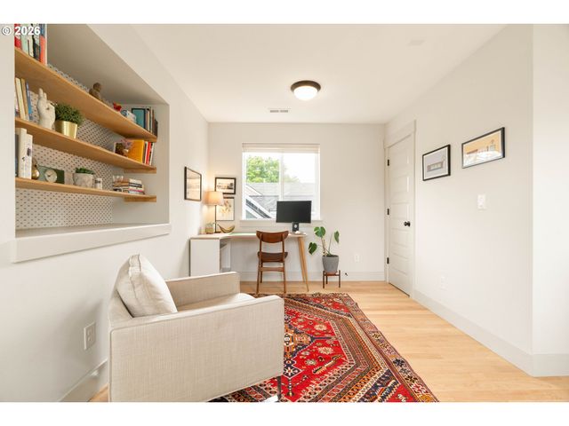 3820 Ne Roselawn St, Portland, OR 97211
