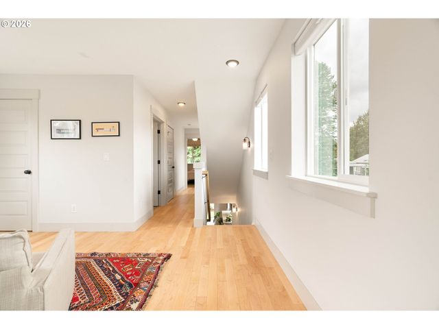 3820 Ne Roselawn St, Portland, OR 97211