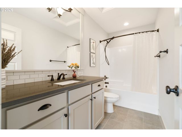 3820 Ne Roselawn St, Portland, OR 97211