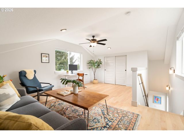 3820 Ne Roselawn St, Portland, OR 97211