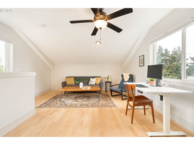3820 Ne Roselawn St, Portland, OR 97211