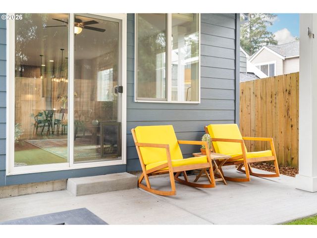 3820 Ne Roselawn St, Portland, OR 97211