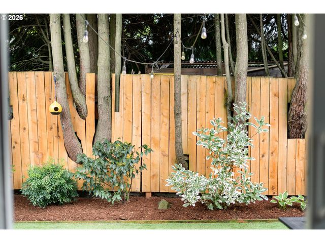 3820 Ne Roselawn St, Portland, OR 97211