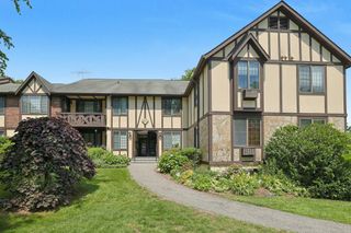 68 Foxwood Drive 4, Pleasantville, NY 10570