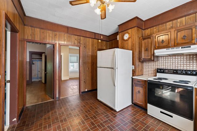 578 Valentine St, Fall River, MA 02720