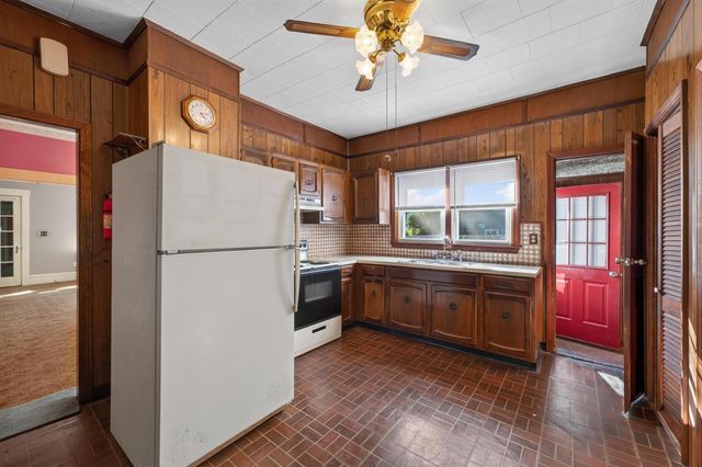 578 Valentine St, Fall River, MA 02720