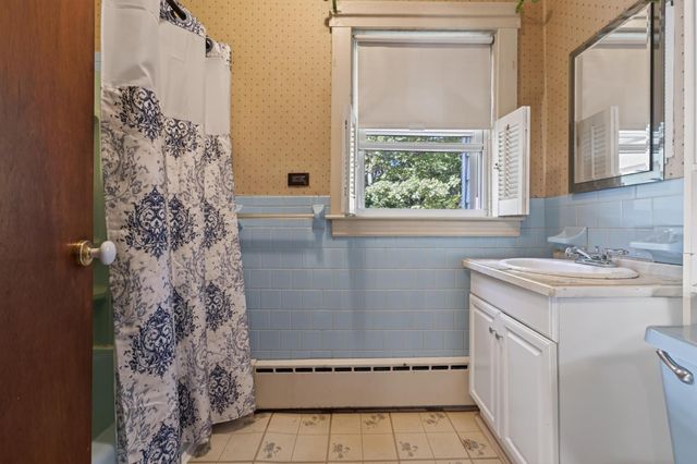 578 Valentine St, Fall River, MA 02720