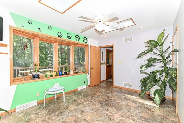 27151 Ridgewood TRAIL, Waterford, WI 53185