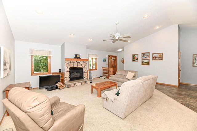 27151 Ridgewood TRAIL, Waterford, WI 53185