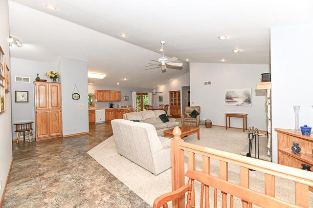 27151 Ridgewood TRAIL, Waterford, WI 53185