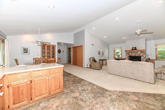 27151 Ridgewood TRAIL, Waterford, WI 53185