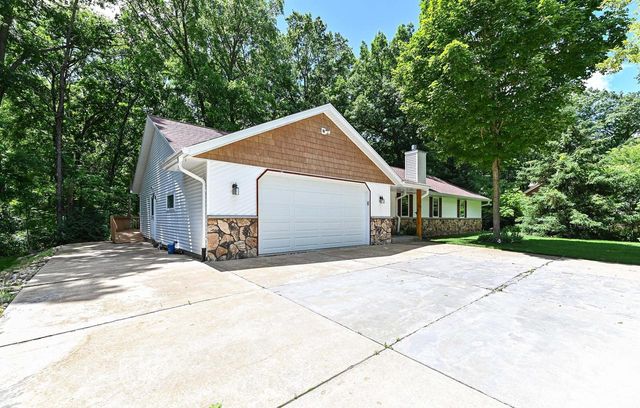 27151 Ridgewood TRAIL, Waterford, WI 53185