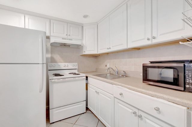 549 Fanshaw N, Boca Raton, FL 33434