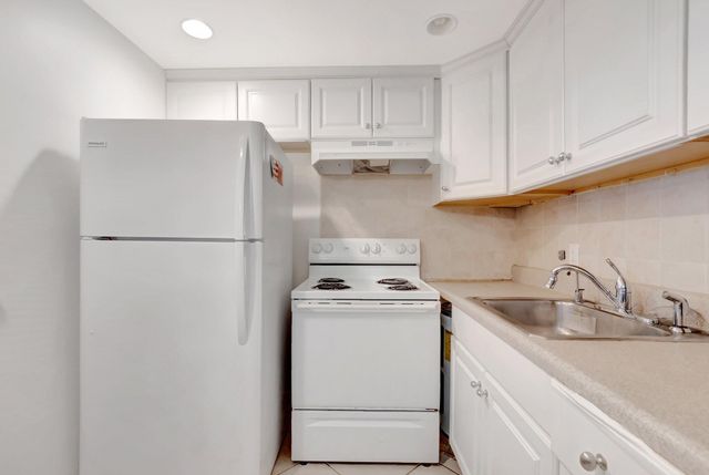 549 Fanshaw N, Boca Raton, FL 33434