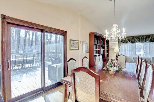 1 Forest Glen Court, Suffern, NY 10901