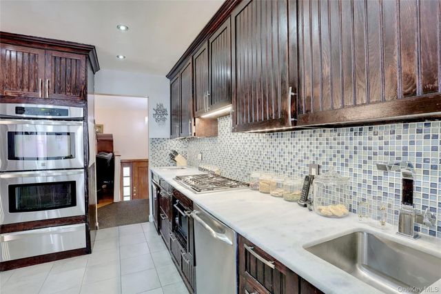 1 Forest Glen Court, Suffern, NY 10901