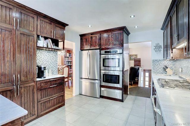 1 Forest Glen Court, Suffern, NY 10901