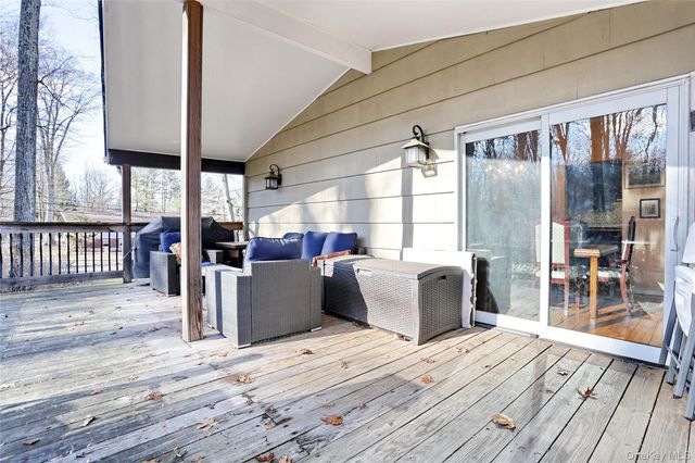 1 Forest Glen Court, Suffern, NY 10901