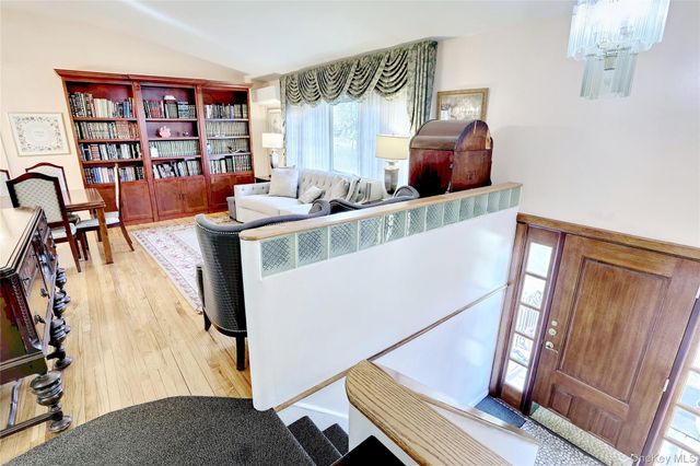 1 Forest Glen Court, Suffern, NY 10901