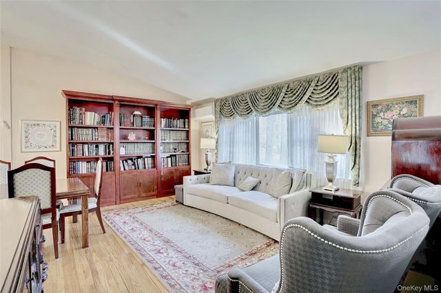 1 Forest Glen Court, Suffern, NY 10901