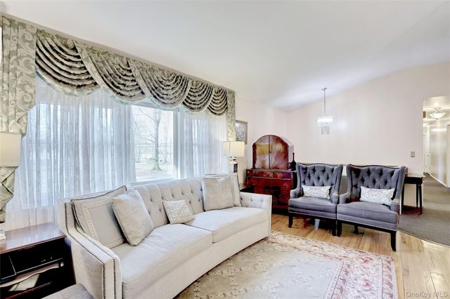 1 Forest Glen Court, Suffern, NY 10901