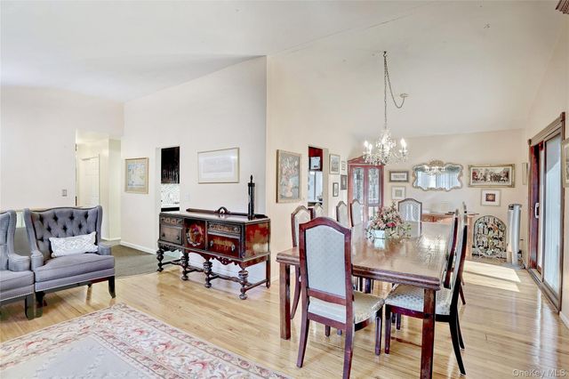 1 Forest Glen Court, Suffern, NY 10901