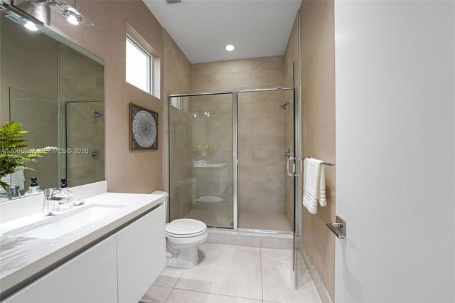 7515 NW 99th Avenue, Doral, FL 33178