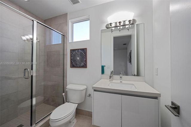 7515 NW 99th Avenue, Doral, FL 33178
