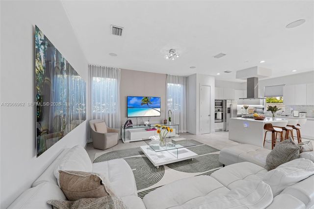 7515 NW 99th Avenue, Doral, FL 33178