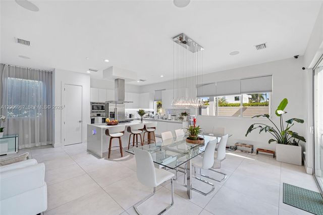 7515 NW 99th Avenue, Doral, FL 33178