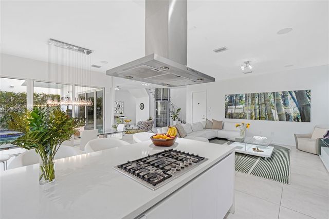 7515 NW 99th Avenue, Doral, FL 33178