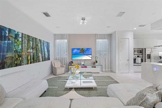 7515 NW 99th Avenue, Doral, FL 33178