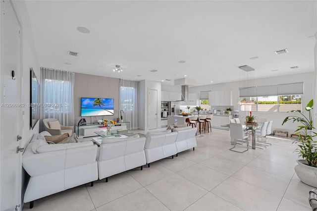 7515 NW 99th Avenue, Doral, FL 33178