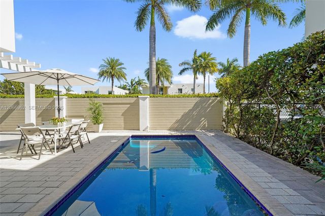 7515 NW 99th Avenue, Doral, FL 33178